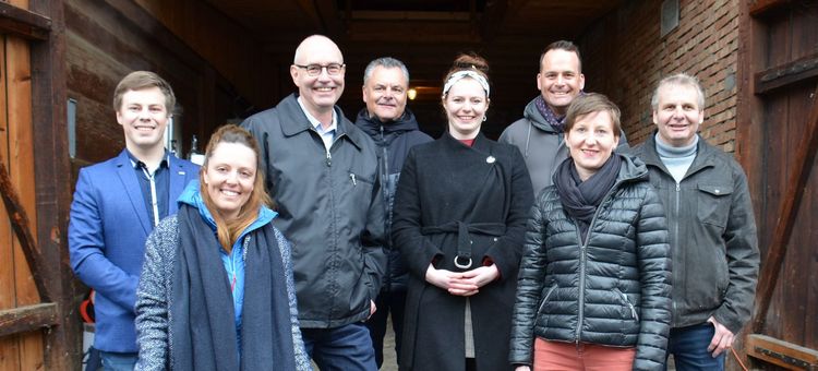 Kandidierende Kantonsrat mit Ständerat Damian Müller: (von links) Jonas Schwegler, Eva Forster, Stefan A. Dettwiler, Georg Dubach, Linda Kronenberg, Damian Müller, Judith Stirnimann und Joe Schelbert. Foto zVg